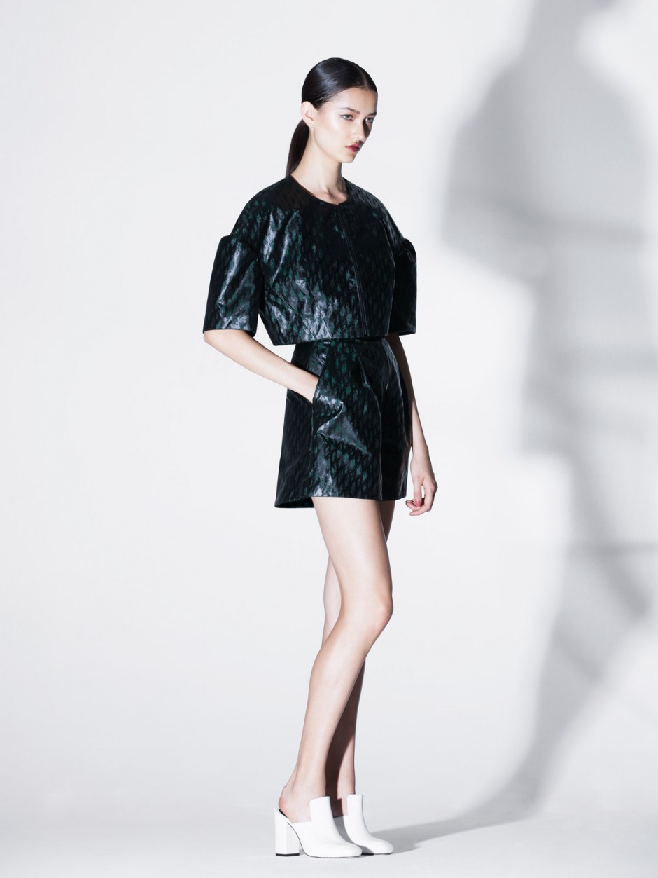 PAVANE: MINIMALISM AND SHARP TAILORING