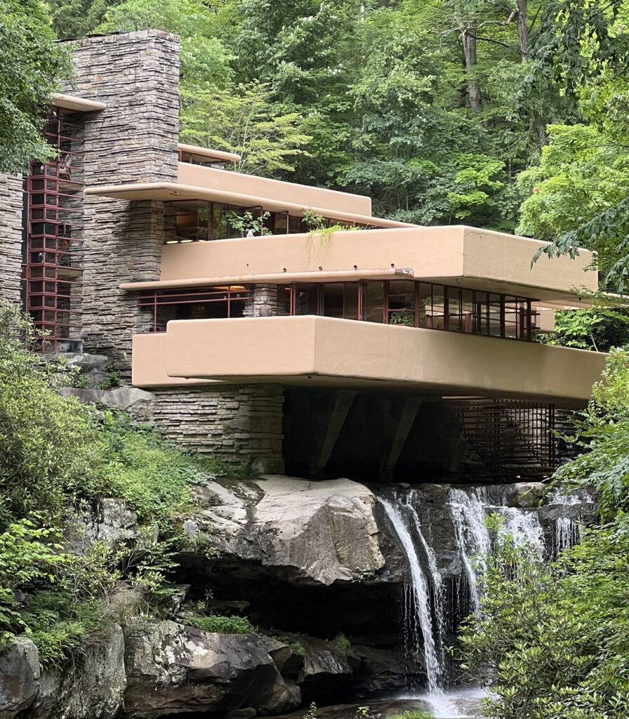 FALLINGWATER: AN ORGANIC ARCHITECTURAL  WONDER