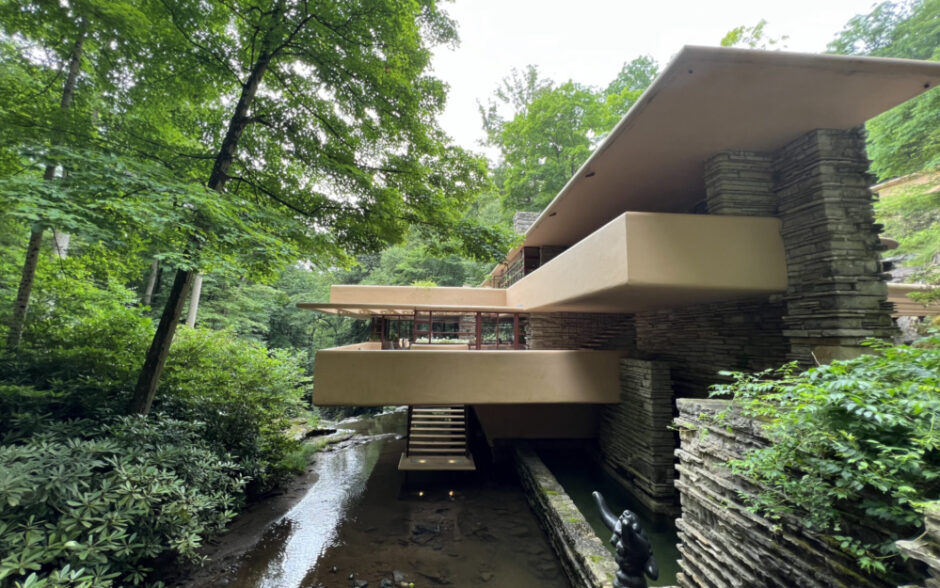 FALLINGWATER: AN ORGANIC ARCHITECTURAL WONDER
