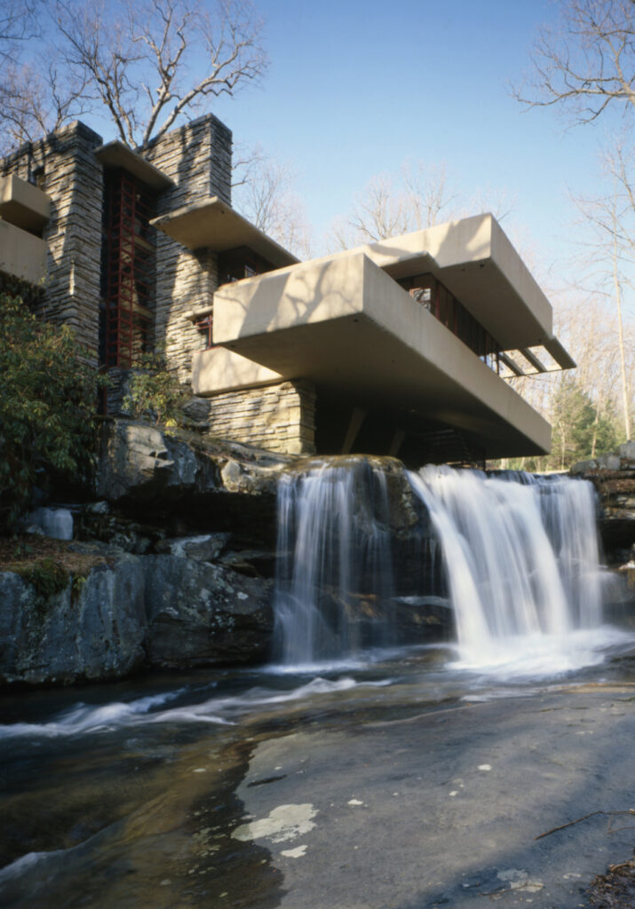 FALLINGWATER: AN ORGANIC ARCHITECTURAL  WONDER