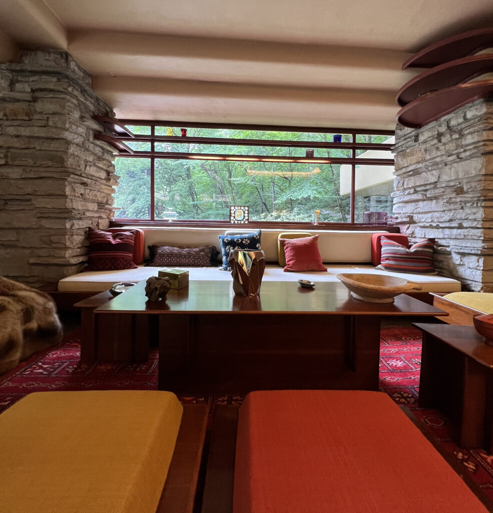 FALLINGWATER: AN ORGANIC ARCHITECTURAL  WONDER