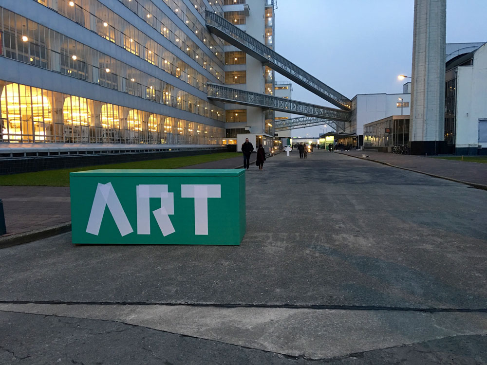 Jet-Set Creativity: Artistic Adventures in Global Destinations