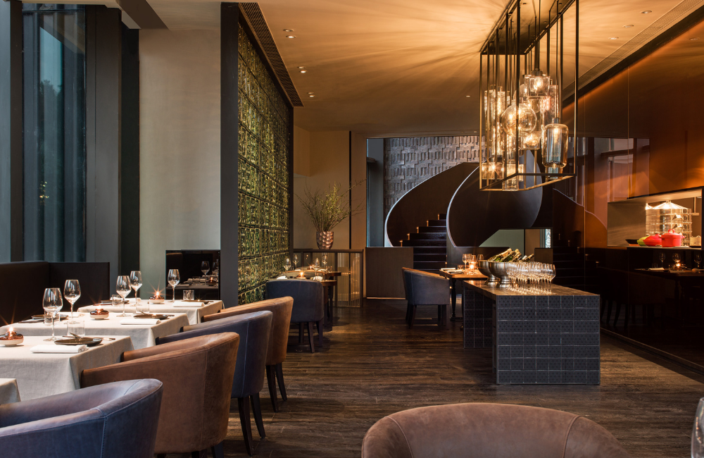 THE MIDDLE HOUSE: DESIGN, LUXURY AND ARTISTIC FLAIR
